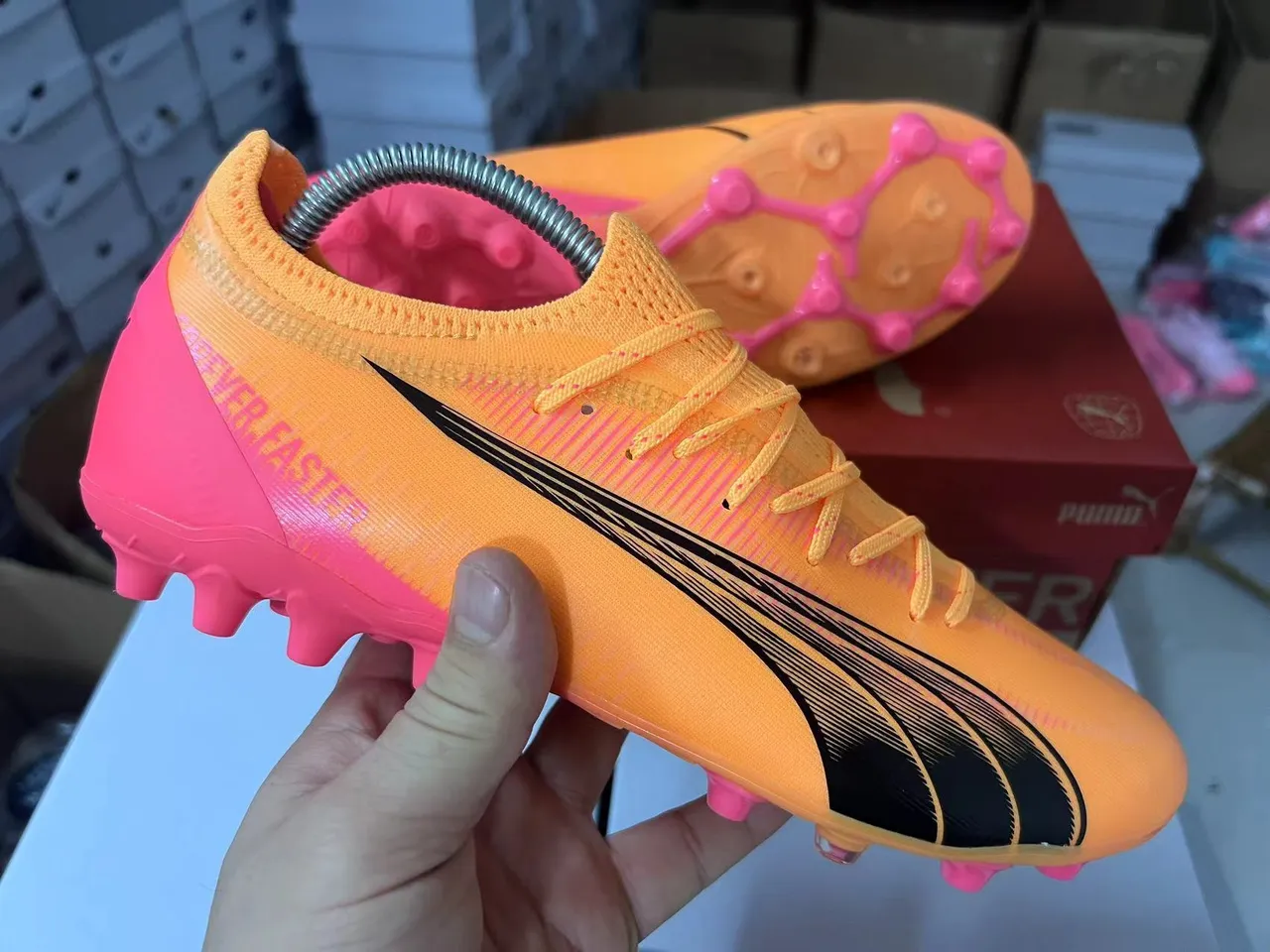 Puma Future Z Faster কমলা গোলাপি দৃঢ় মাটির ফুটবল জুতা 12