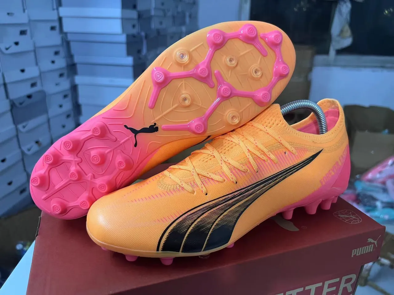Puma Future Z Faster কমলা গোলাপি দৃঢ় মাটির ফুটবল জুতা 13