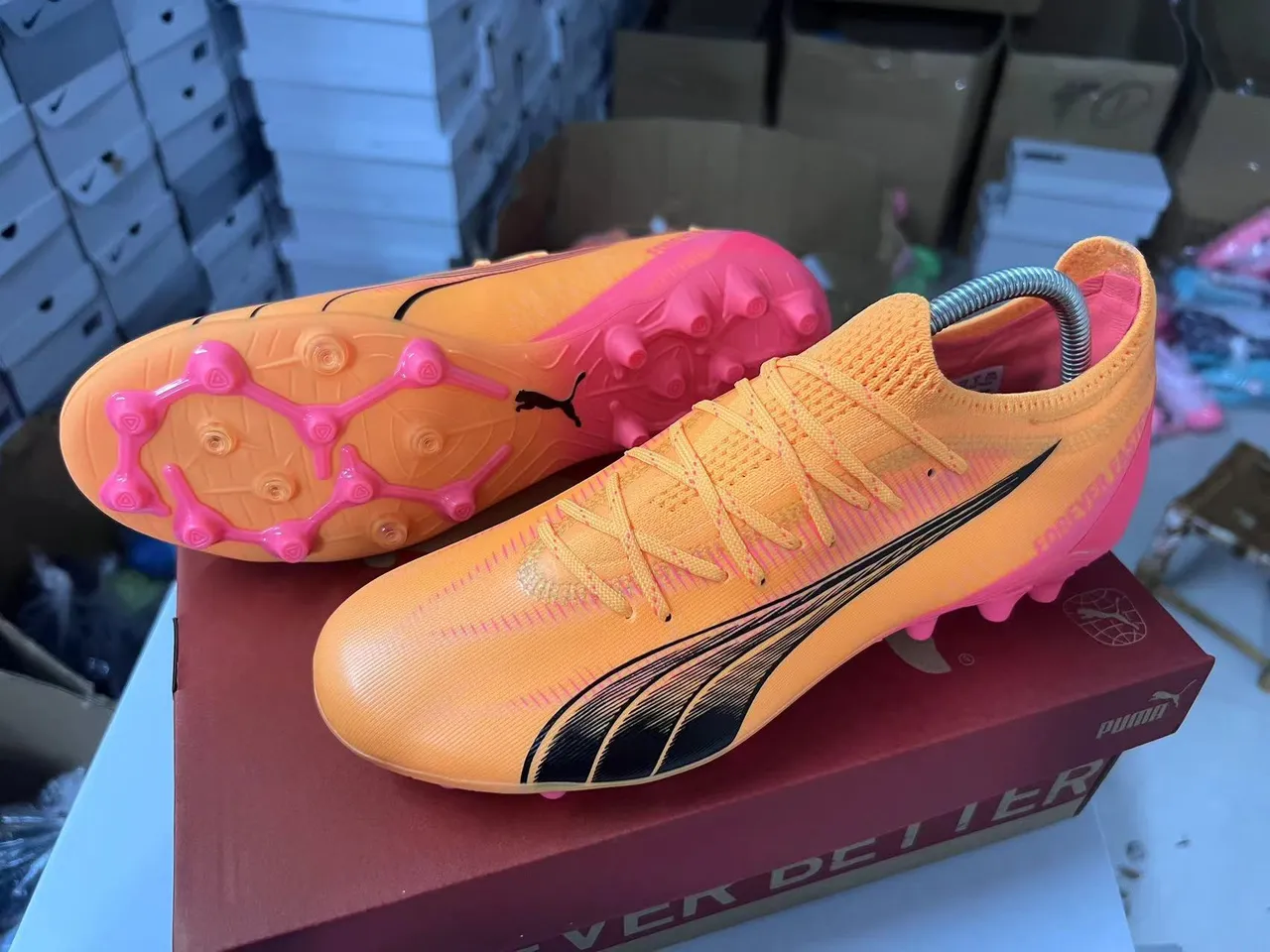 Puma Future Z Faster কমলা গোলাপি দৃঢ় মাটির ফুটবল জুতা 14