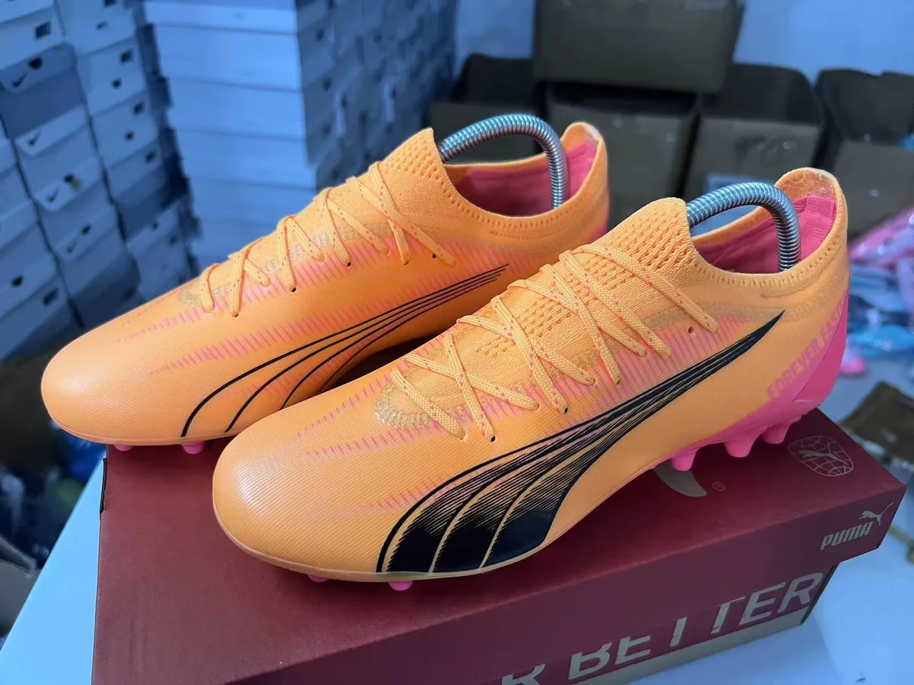 Puma Future Z Faster কমলা গোলাপি দৃঢ় মাটির ফুটবল জুতা 15