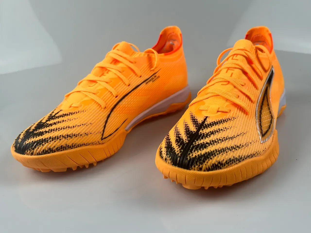 Chaussures de football Puma Future Z orange argent low-cut upper knit texturé synthétique pour gazon artificiel 8