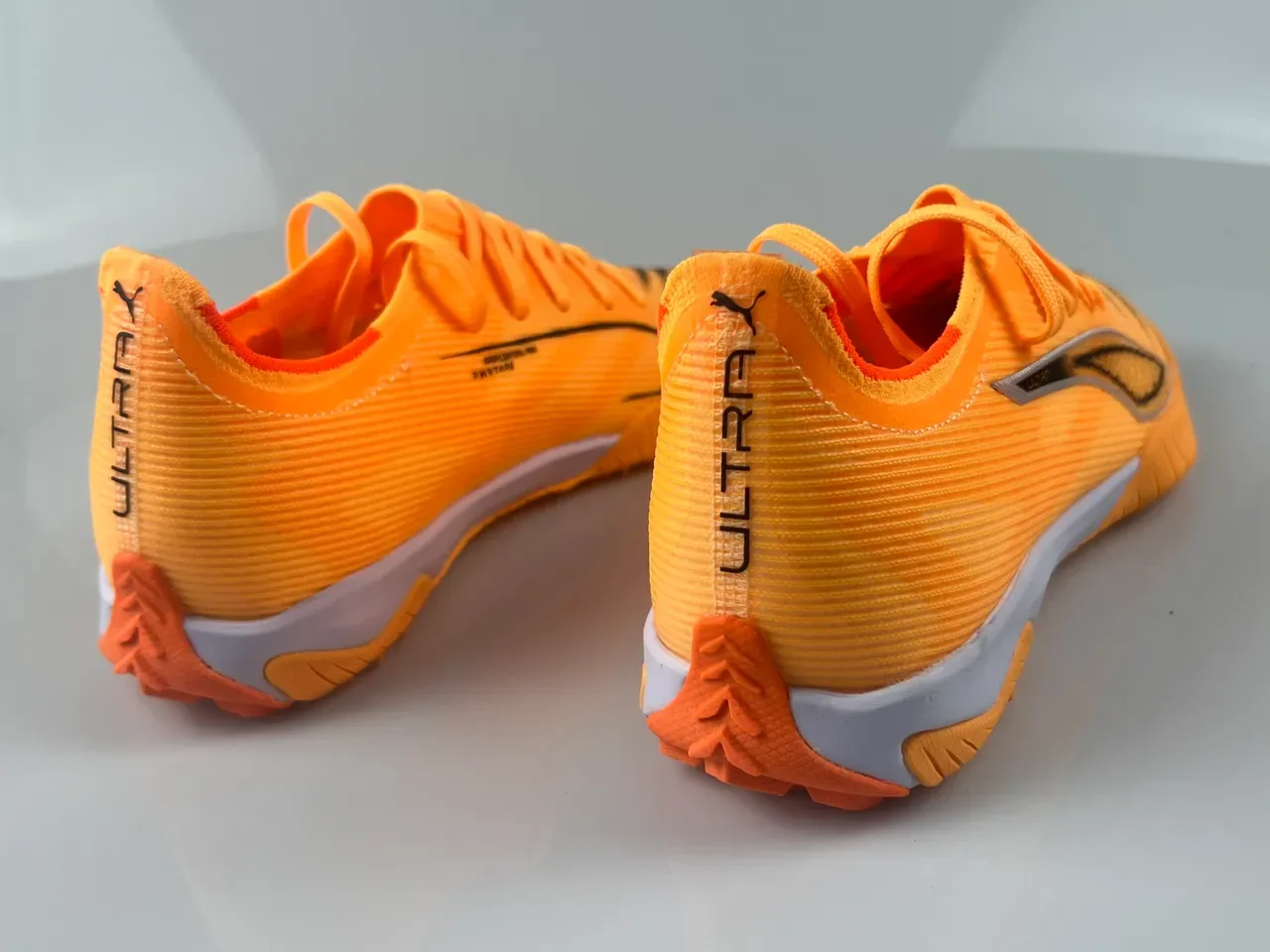 Chaussures de football Puma Future Z orange argent low-cut upper knit texturé synthétique pour gazon artificiel 10