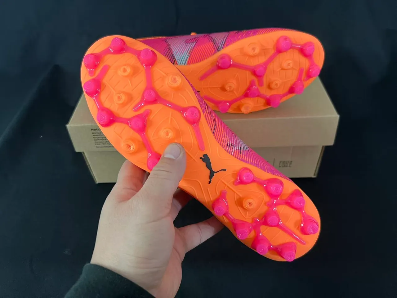 Puma Orange Rose Coupe Haute Col de Chaussette Tricotée Ribbelée Synthétique Cage Milieu Pied Sol Ferme Chaussures de Football 2