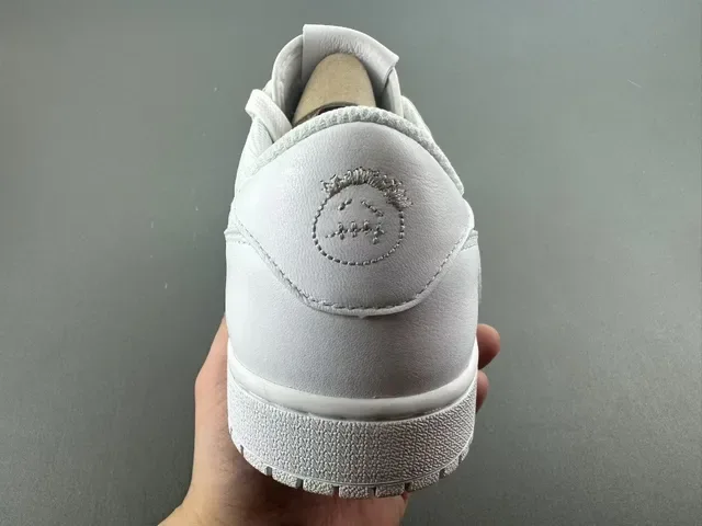 Reebok সাদা চামড়ার প্যানেলড কনস্ট্রাকশন লাইফস্টাইল স্নিকার্স 4