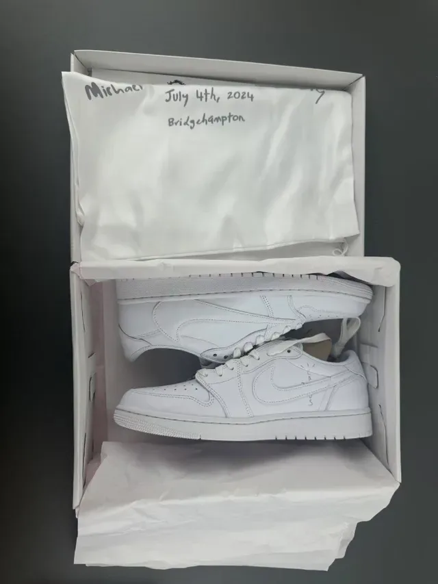 Reebok সাদা চামড়ার প্যানেলড কনস্ট্রাকশন লাইফস্টাইল স্নিকার্স 12