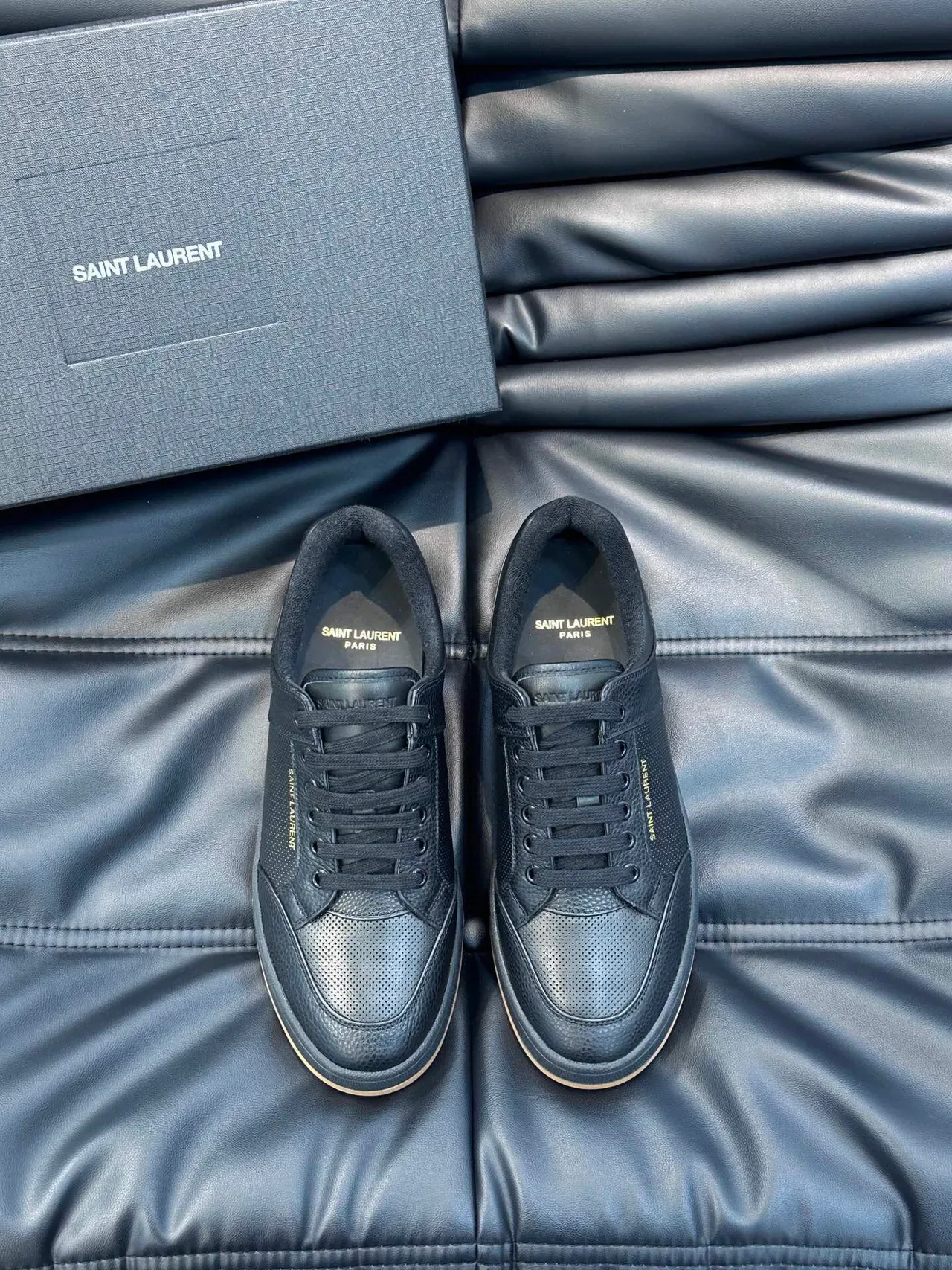 Saint Laurent Tênis Lifestyle Couro Preto Bege Painel Perfurado 2