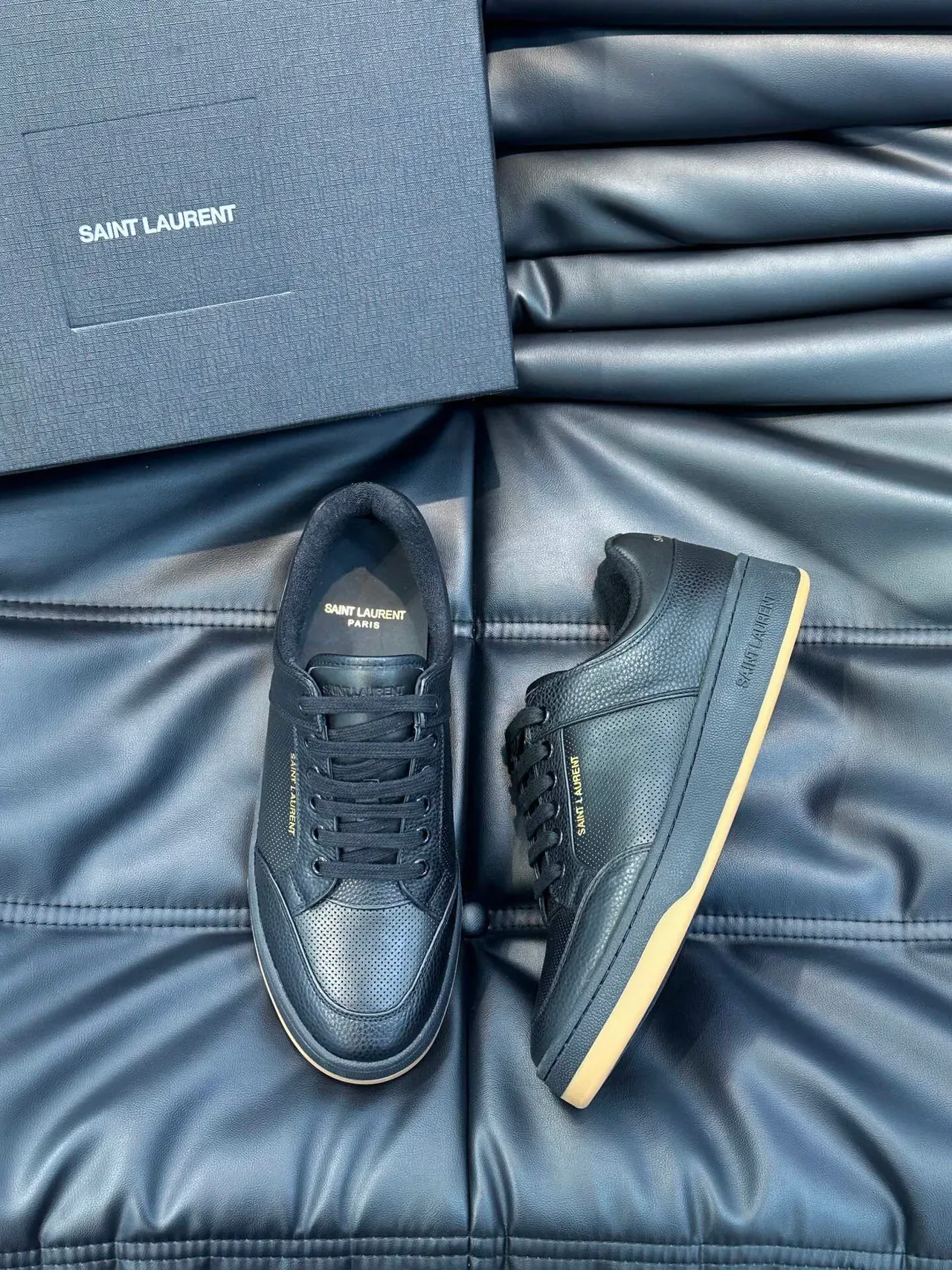 Saint Laurent Tênis Lifestyle Couro Preto Bege Painel Perfurado 3
