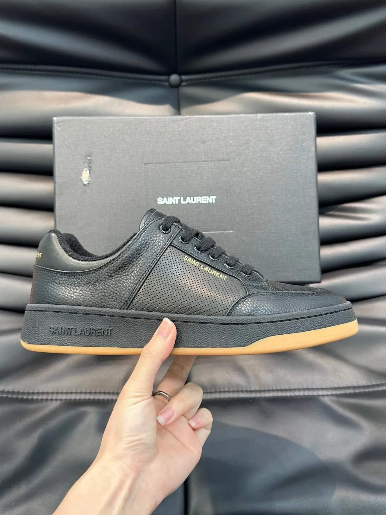 Saint Laurent Tênis Lifestyle Couro Preto Bege Painel Perfurado 4