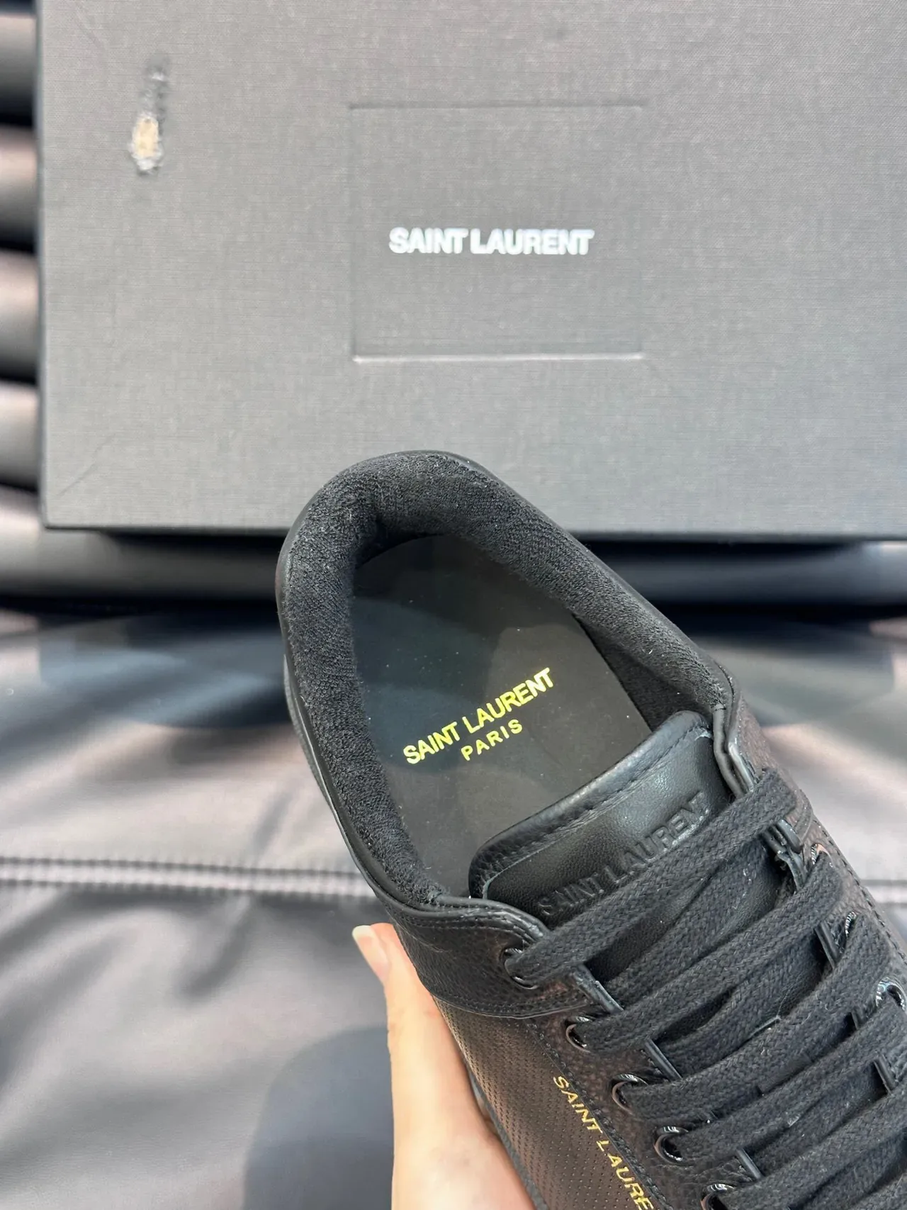 Saint Laurent Tênis Lifestyle Couro Preto Bege Painel Perfurado 7