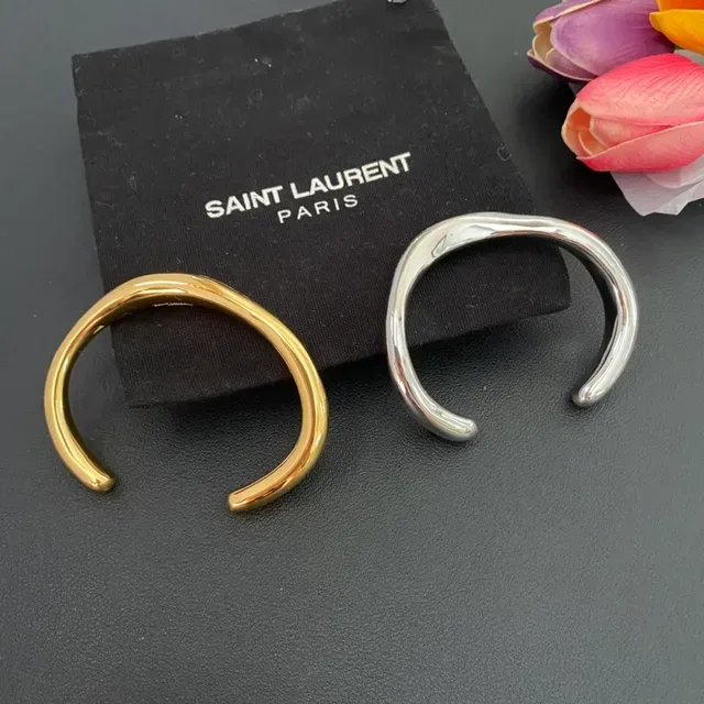 Saint Laurent أساور ذهبية وفضية مصقولة بشكل C مفتوحة 6