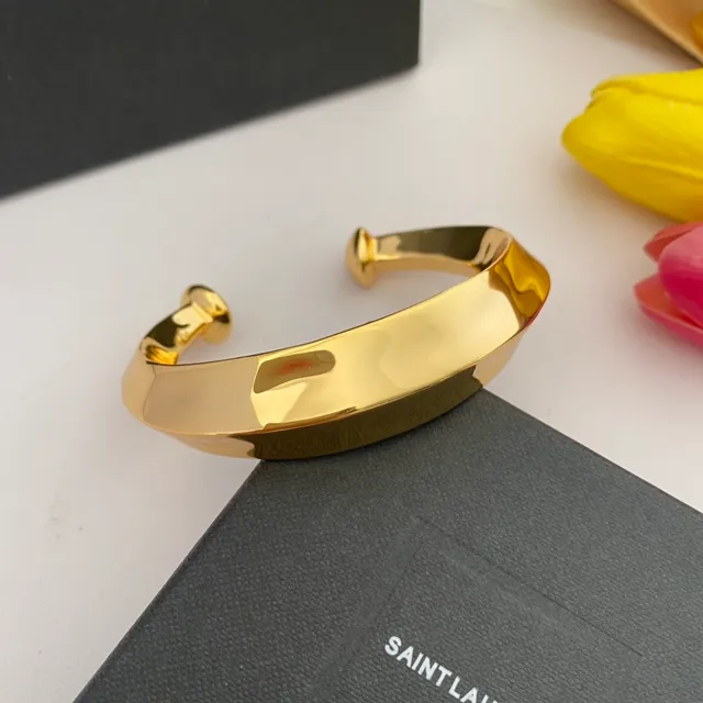 Saint Laurent स्वर्ण पॉलिश्ड ओपन कफ ब्रेसलेट 7