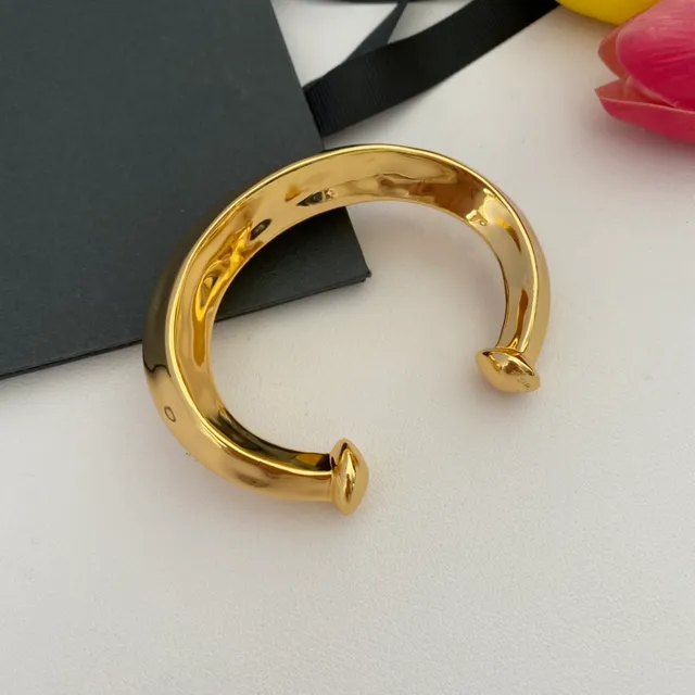 Saint Laurent स्वर्ण पॉलिश्ड ओपन कफ ब्रेसलेट 9