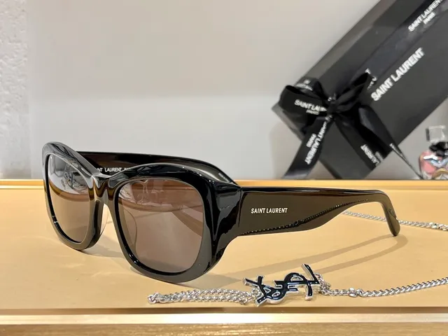 Saint Laurent Loulou Lunettes de soleil oversized acétate noir ambre 5