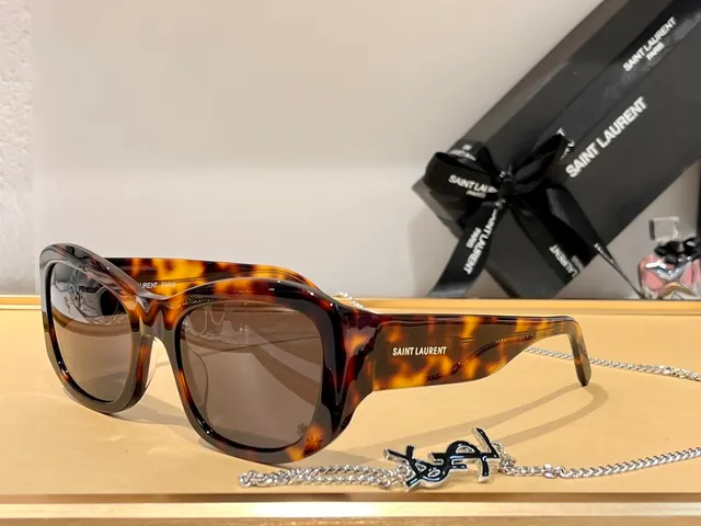 Saint Laurent Loulou Lunettes de soleil oversized acétate noir ambre 6