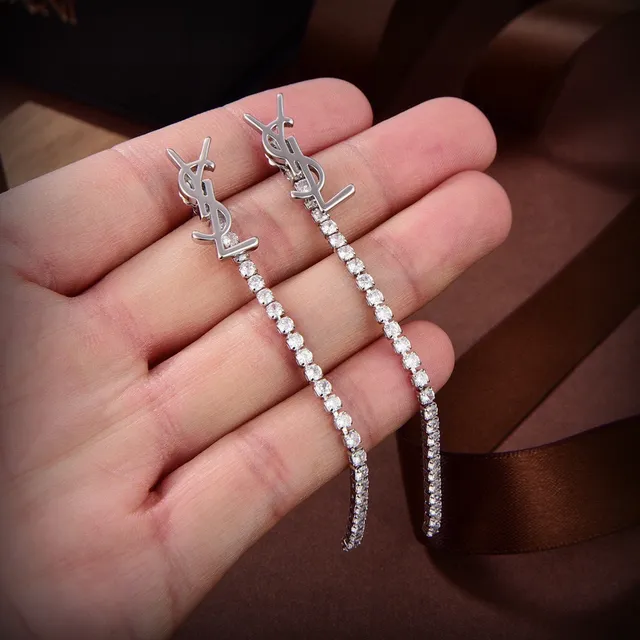Saint Laurent Monogram Pavé 垂坠耳环 4