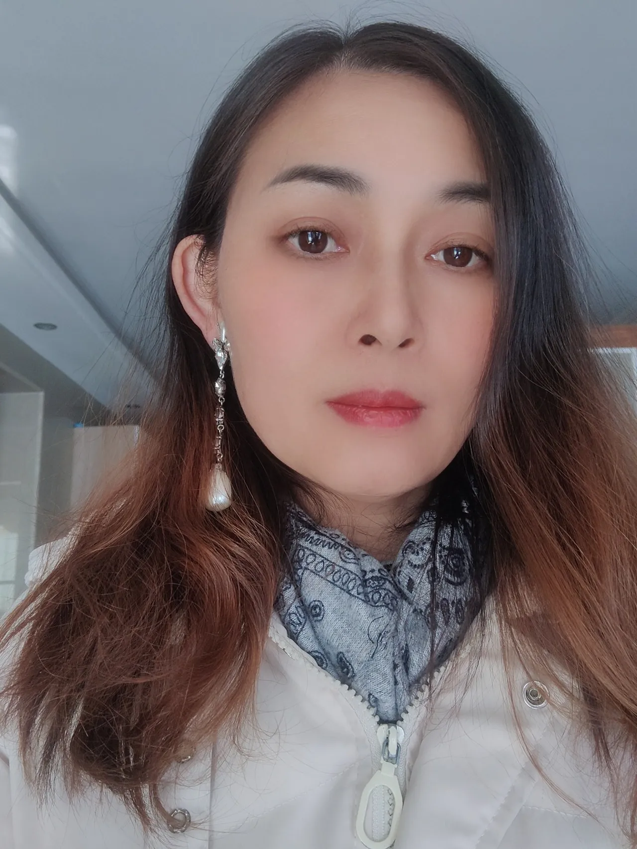 Saint Laurent Aretes de perlas y cristales en forma de lágrima 2