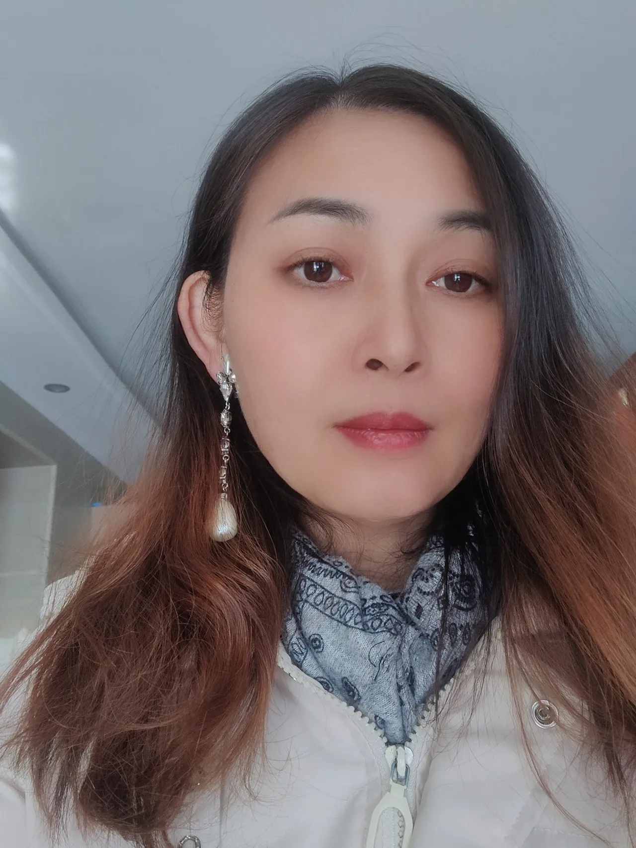 Saint Laurent Aretes de perlas y cristales en forma de lágrima 3