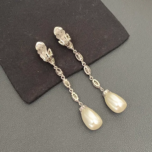 Saint Laurent Aretes de perlas y cristales en forma de lágrima 4