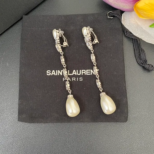 Saint Laurent Aretes de perlas y cristales en forma de lágrima 8