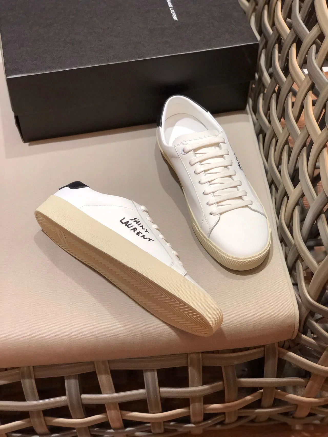 Saint Laurent White Beige Low-Top Leather Upper Lifestyle Sneakers 8