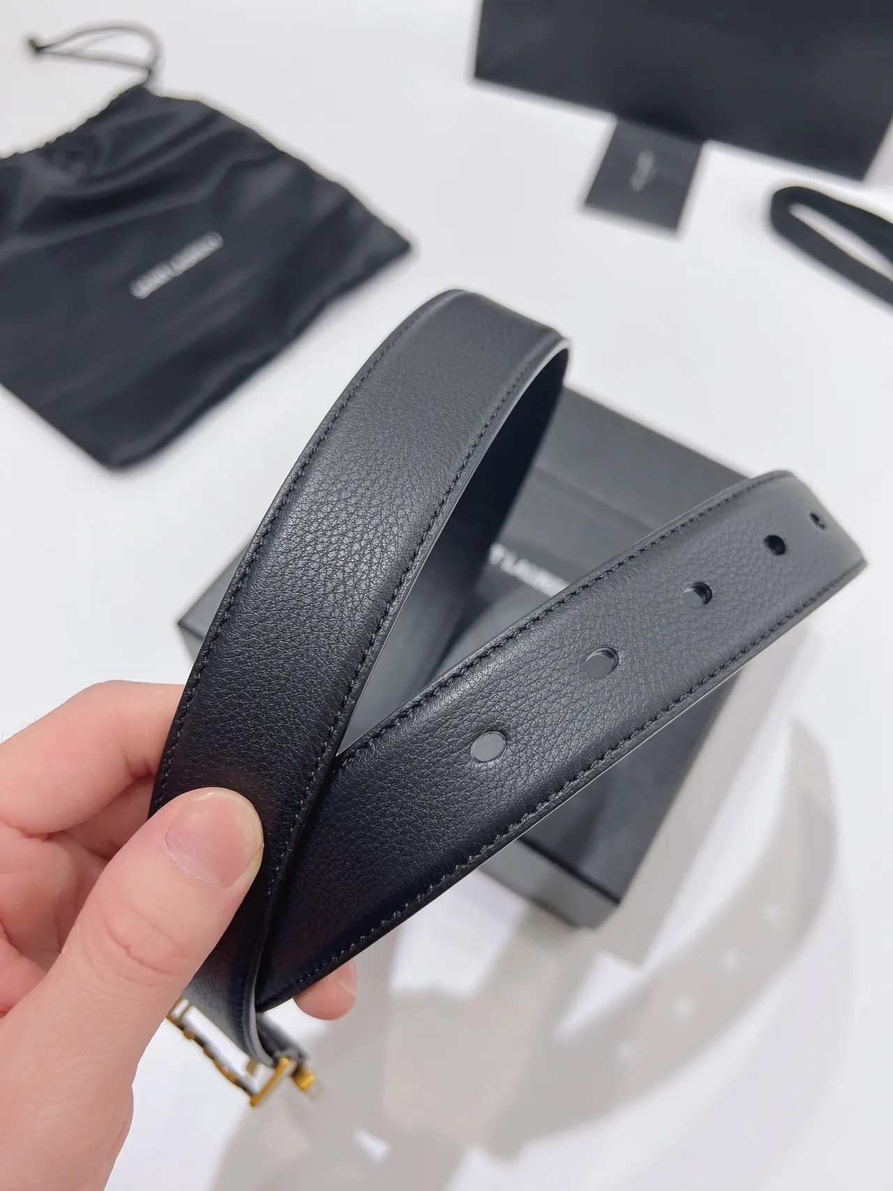 Saint Laurent YSL حزام مونوغرام أسود ذهبي ببوكل بيبلد حزام جلدي 4