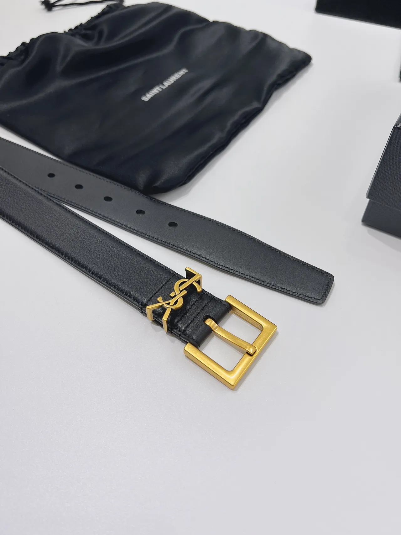 Saint Laurent YSL حزام مونوغرام أسود ذهبي ببوكل بيبلد حزام جلدي 5