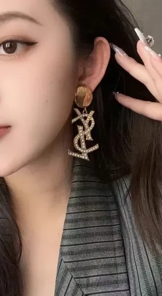 Saint Laurent YSL Monogram Pavé Crystal गोल्ड लटकती ईयररिंग्स 2