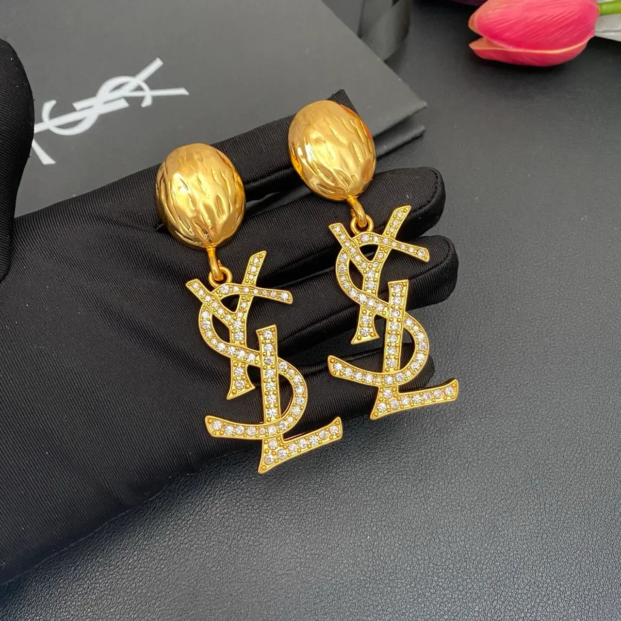 Saint Laurent YSL Monogram Pavé Crystal गोल्ड लटकती ईयररिंग्स 6