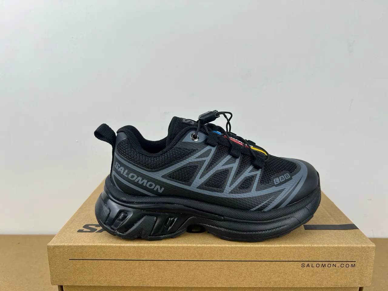 Salomon ACS Pro সাদা ধূসর সোল মেশ এবং সিন্থেটিক ওভারলে উপর চাঙ্কি স্নিকার 6