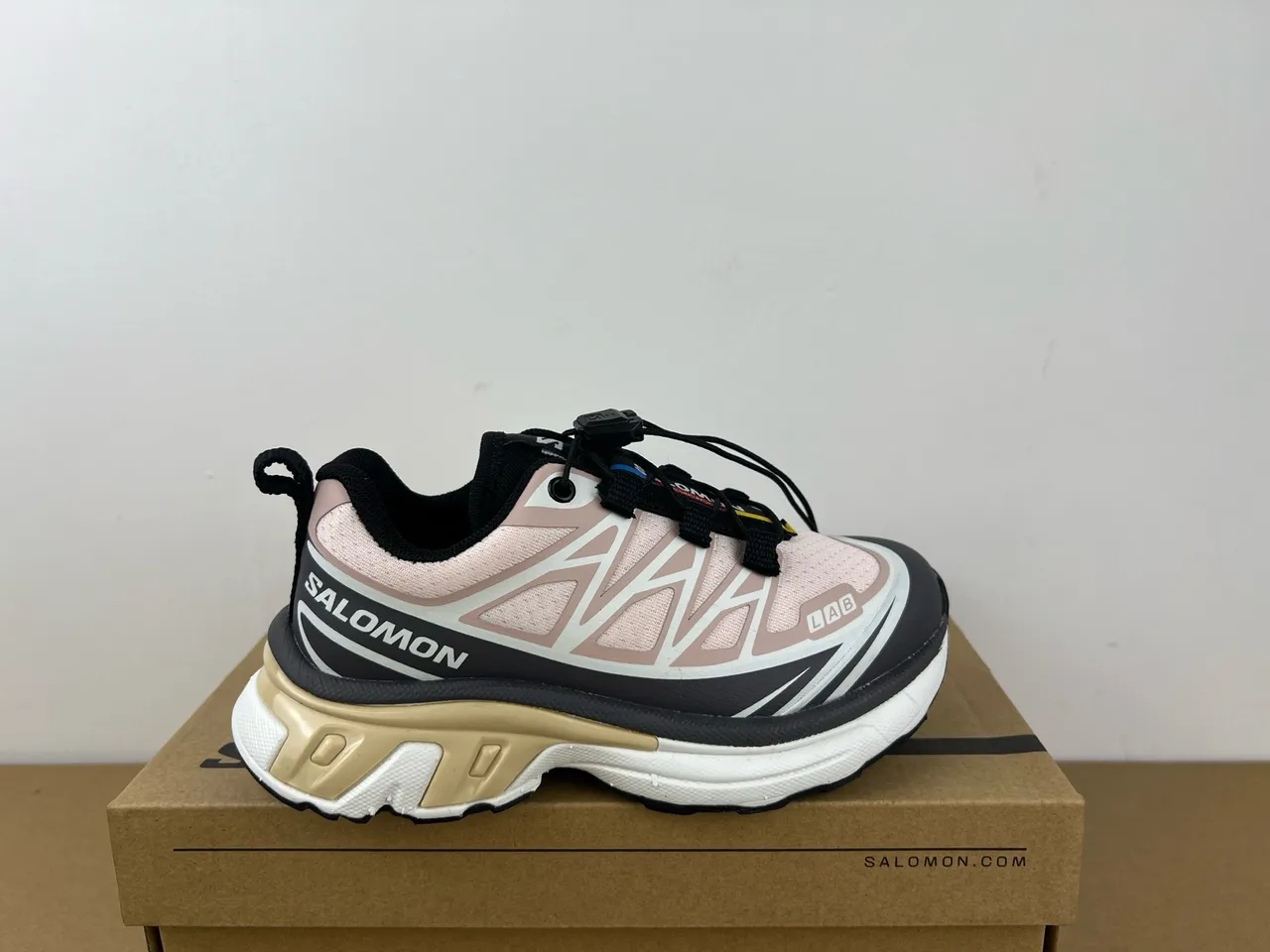 Salomon ACS Pro সাদা ধূসর সোল মেশ এবং সিন্থেটিক ওভারলে উপর চাঙ্কি স্নিকার 7