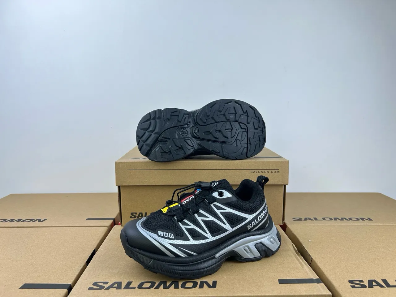 Salomon ACS Pro সাদা ধূসর সোল মেশ এবং সিন্থেটিক ওভারলে উপর চাঙ্কি স্নিকার 13