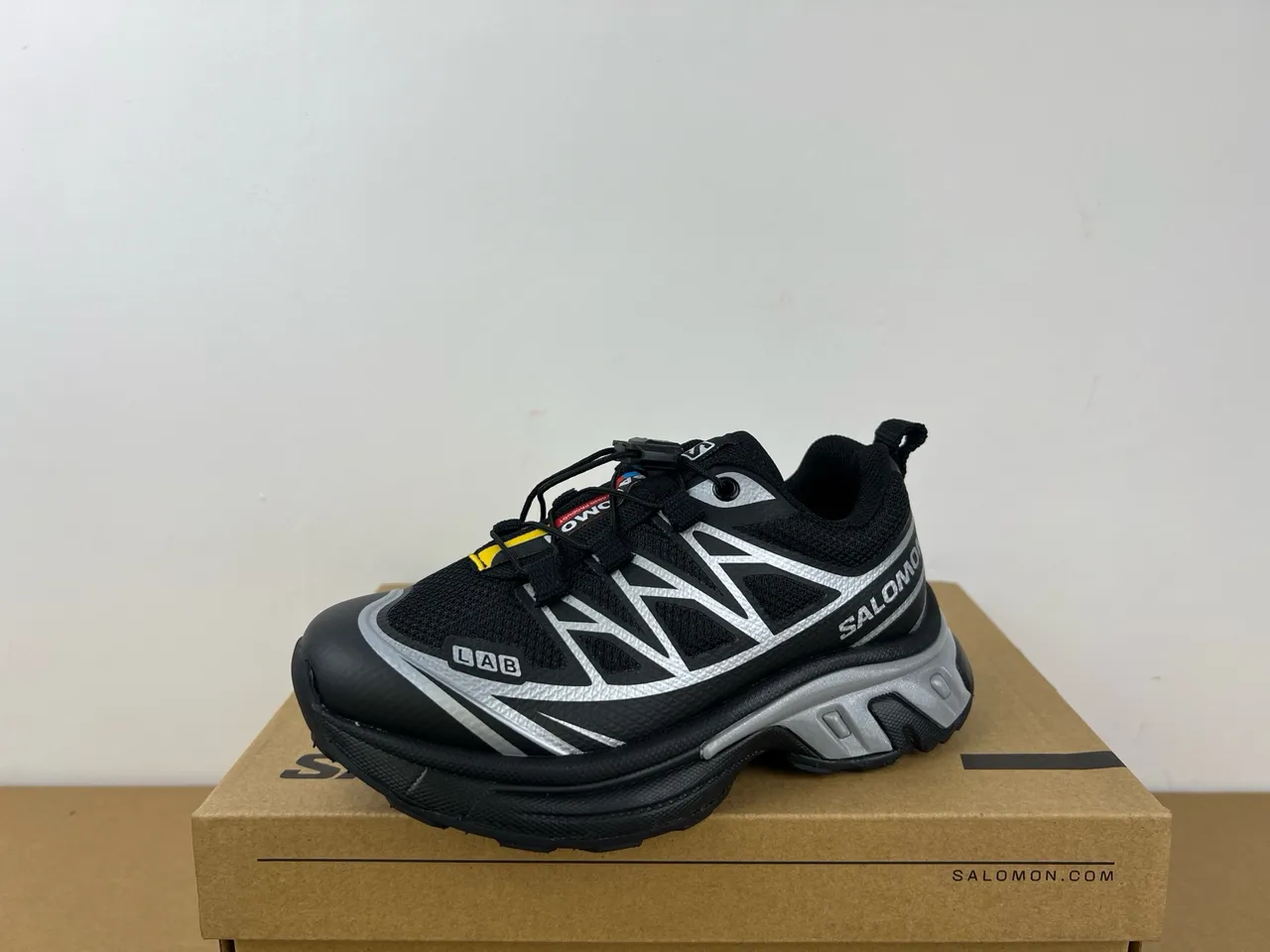 Salomon ACS Pro সাদা ধূসর সোল মেশ এবং সিন্থেটিক ওভারলে উপর চাঙ্কি স্নিকার 14