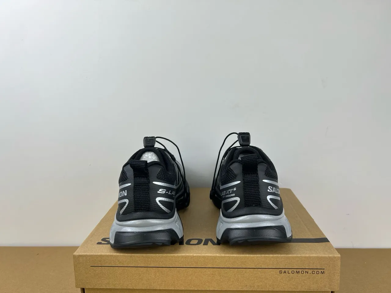 Salomon ACS Pro সাদা ধূসর সোল মেশ এবং সিন্থেটিক ওভারলে উপর চাঙ্কি স্নিকার 15
