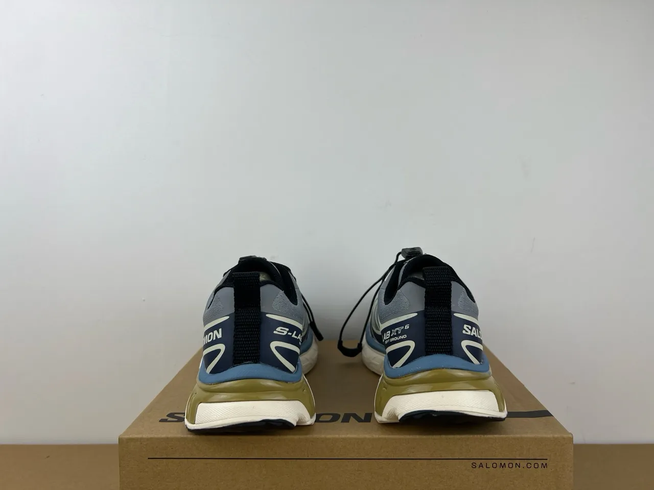 Salomon ACS Pro সাদা ধূসর সোল মেশ এবং সিন্থেটিক ওভারলে উপর চাঙ্কি স্নিকার 21