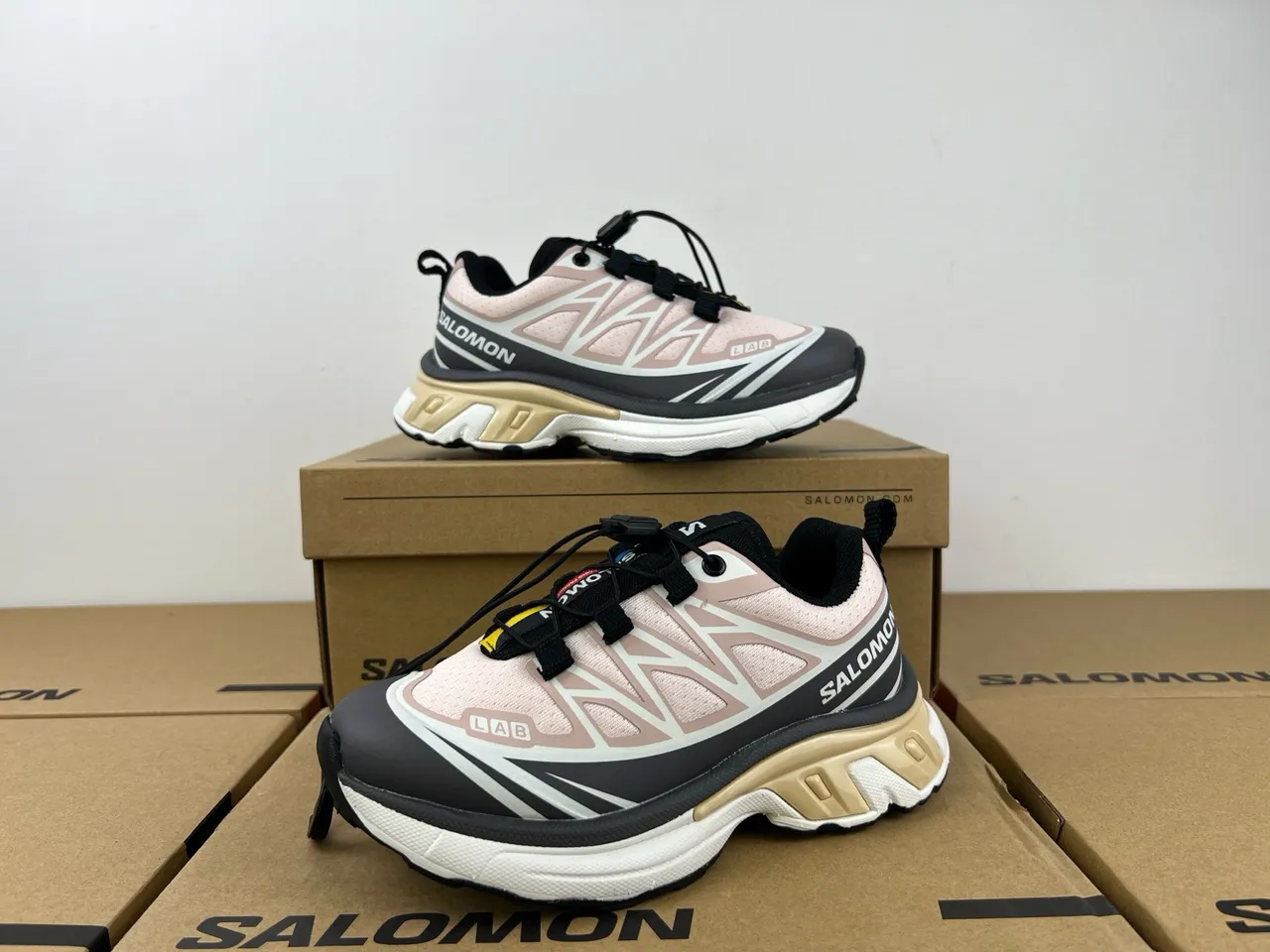 Salomon ACS Pro সাদা ধূসর সোল মেশ এবং সিন্থেটিক ওভারলে উপর চাঙ্কি স্নিকার 22