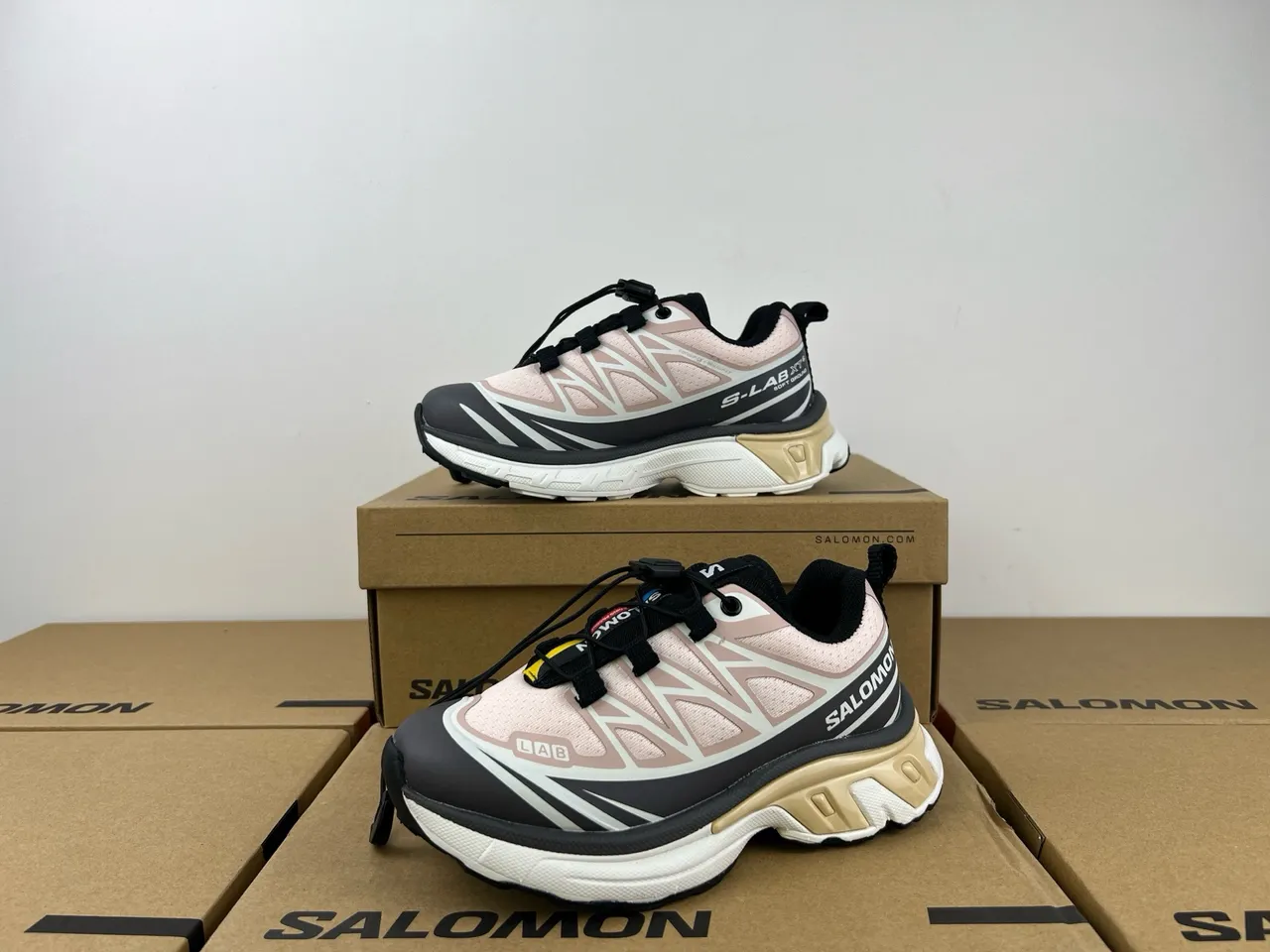 Salomon ACS Pro সাদা ধূসর সোল মেশ এবং সিন্থেটিক ওভারলে উপর চাঙ্কি স্নিকার 23