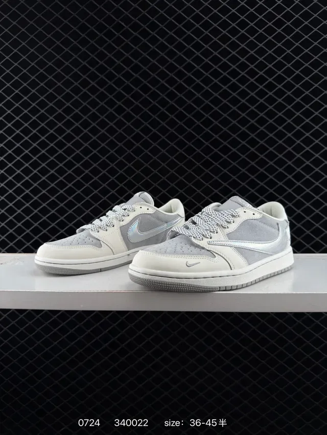 The North Face Air Jordan 1 Low Gris Beige Panneau Holographique Iridescent Sneakers Lifestyle 2