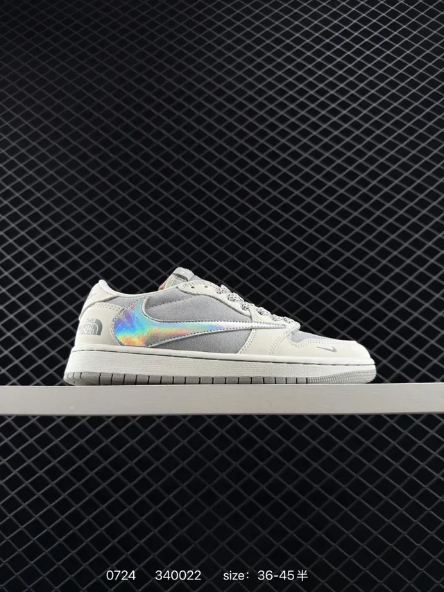 The North Face Air Jordan 1 Low Gris Beige Panneau Holographique Iridescent Sneakers Lifestyle 5