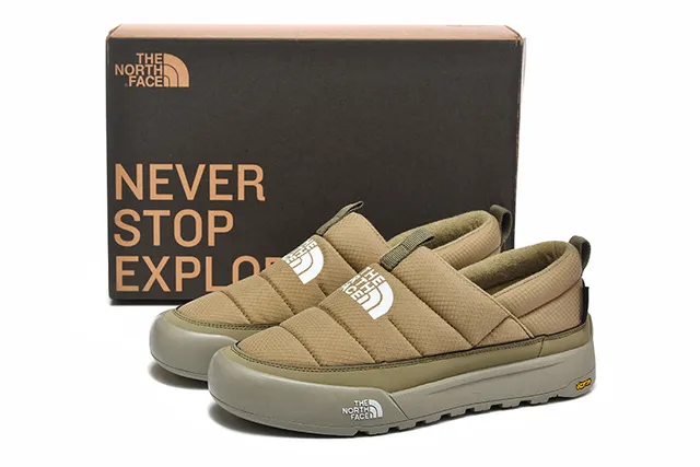 The North Face काला सफेद स्लिप-ऑन लोचदार पट्टी बंद लोफर 19