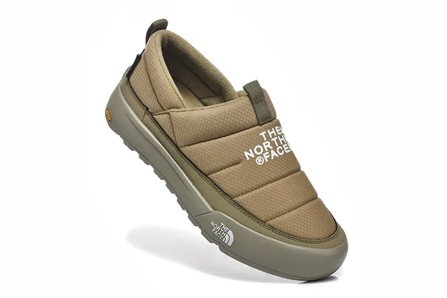 The North Face काला सफेद स्लिप-ऑन लोचदार पट्टी बंद लोफर 24