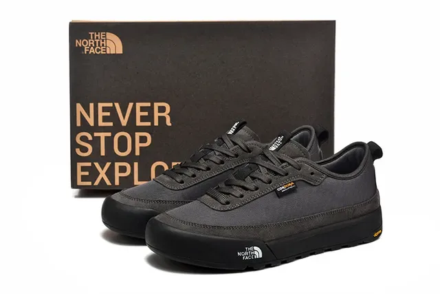 The North Face Zapatillas Lifestyle Gris Carbón y Negro 2