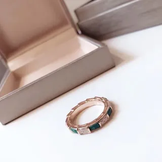 Tiffany & Co. हरा सोना ज्यामितीय विभाजित बैंड वैकल्पिक मलाकाइट और डायमंड इनले रिंग
