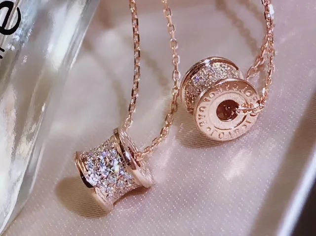 Tiffany & Co. HardWear রোজ গোল্ড মাইক্রো-পাভে সিলিন্ড্রিক্যাল পেন্ডেন্ট নেকলেস 2