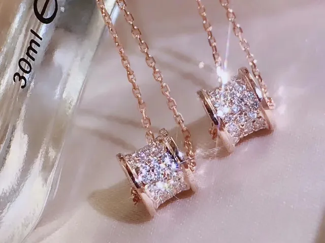 Tiffany & Co. HardWear রোজ গোল্ড মাইক্রো-পাভে সিলিন্ড্রিক্যাল পেন্ডেন্ট নেকলেস 3