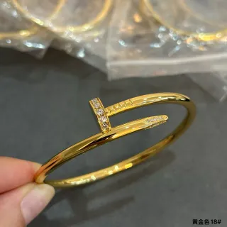 Tiffany & Co. Juste un Clou Pavé T-Bar स्वर्ण कंगन