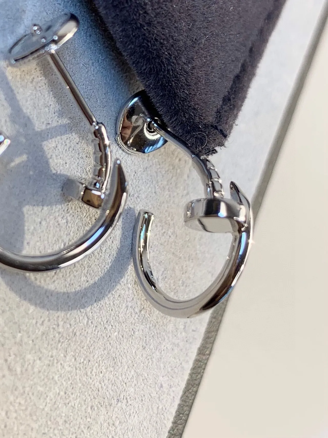 Tiffany & Co. Juste un Clou चमकदार चांदी के गोलाकार कर्णफूल 2