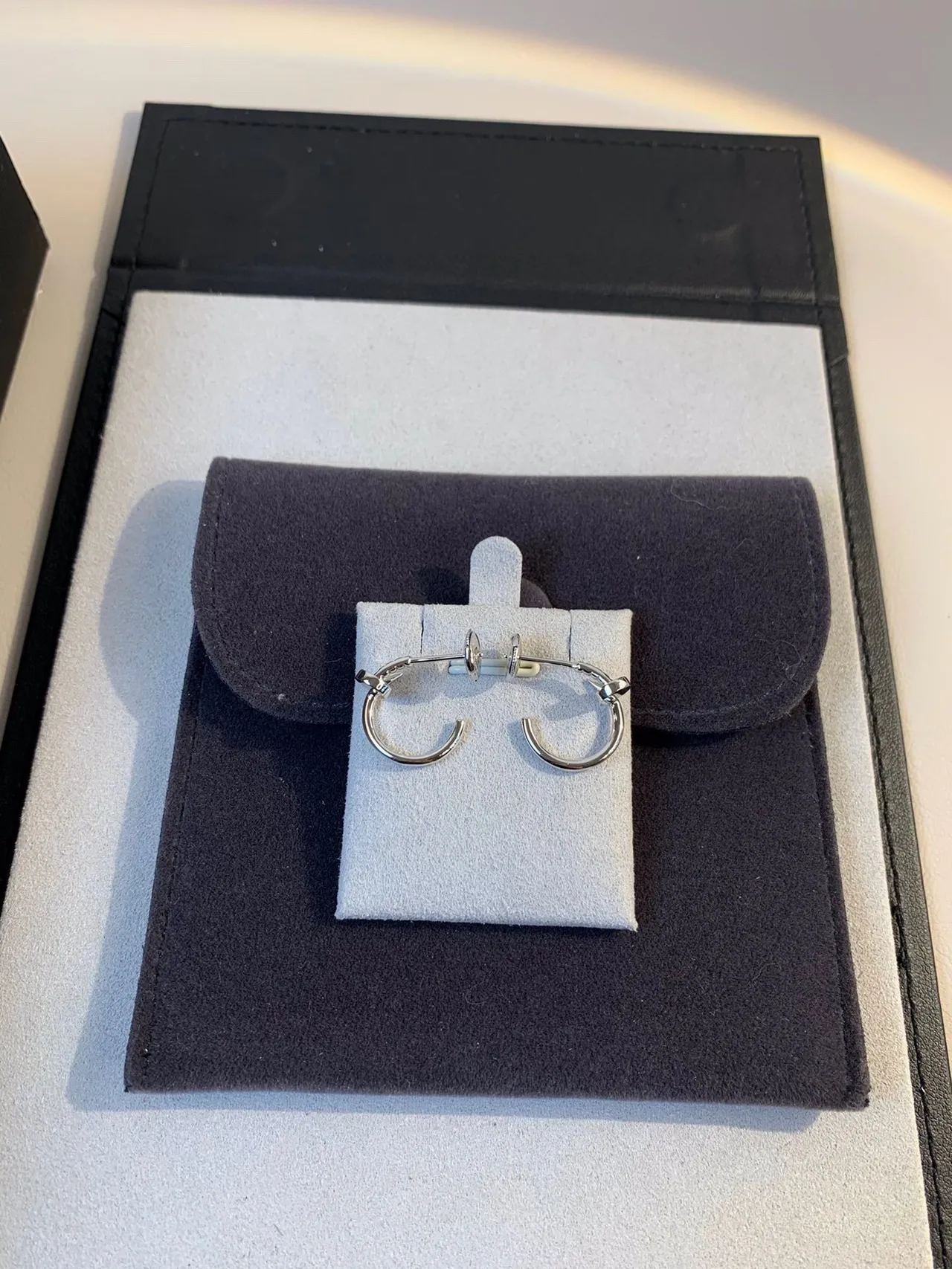 Tiffany & Co. Juste un Clou चमकदार चांदी के गोलाकार कर्णफूल 3