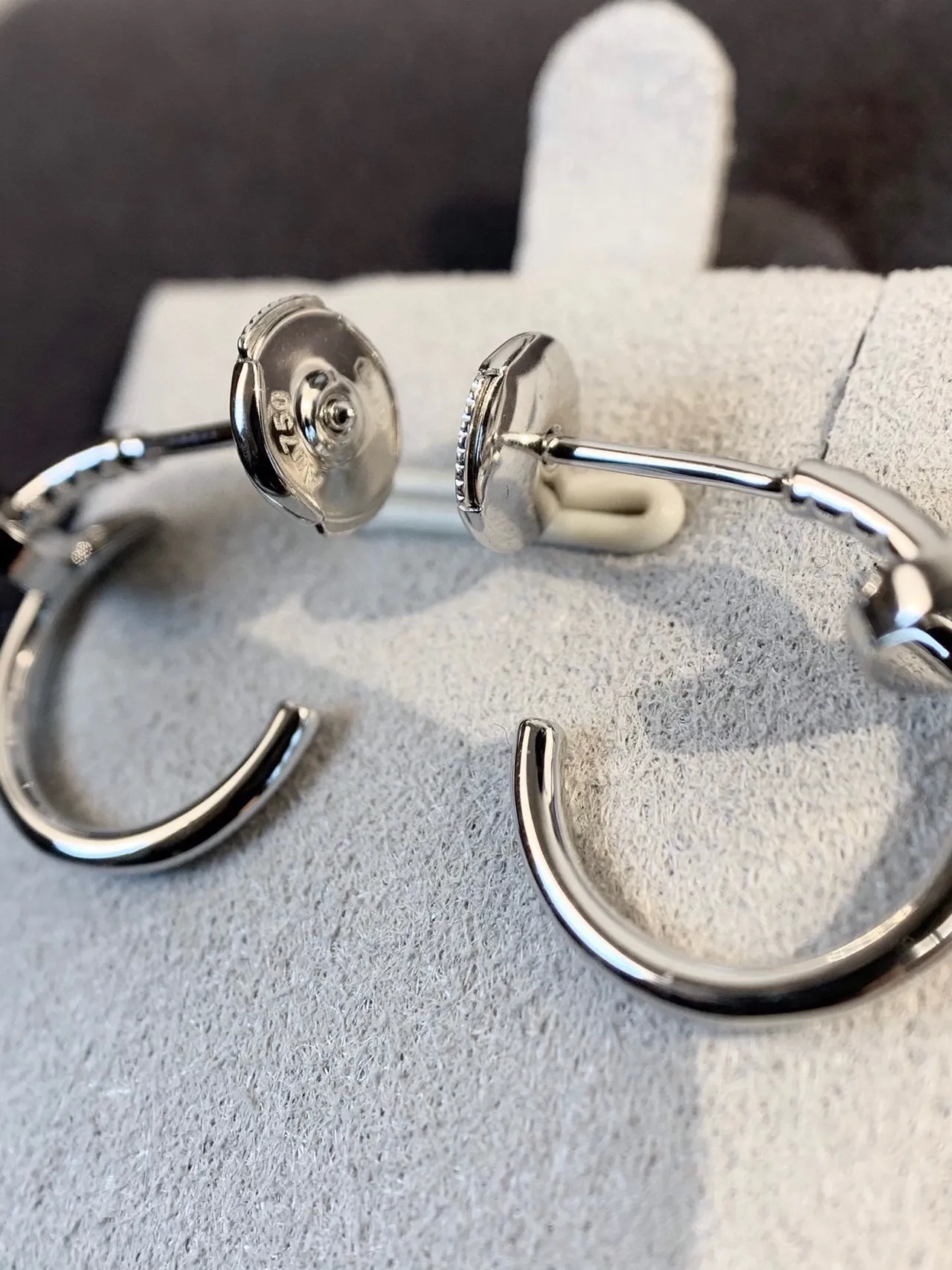 Tiffany & Co. Juste un Clou चमकदार चांदी के गोलाकार कर्णफूल 5