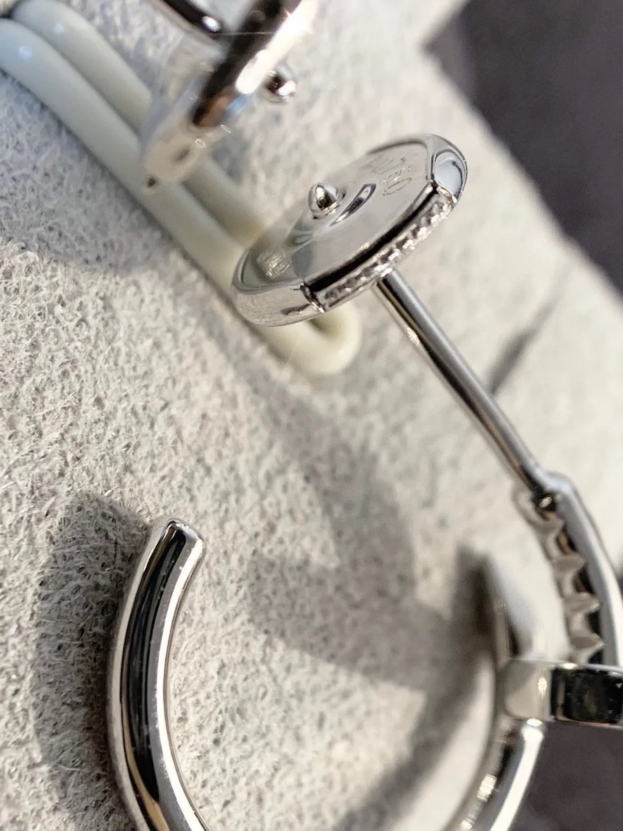 Tiffany & Co. Juste un Clou चमकदार चांदी के गोलाकार कर्णफूल 6