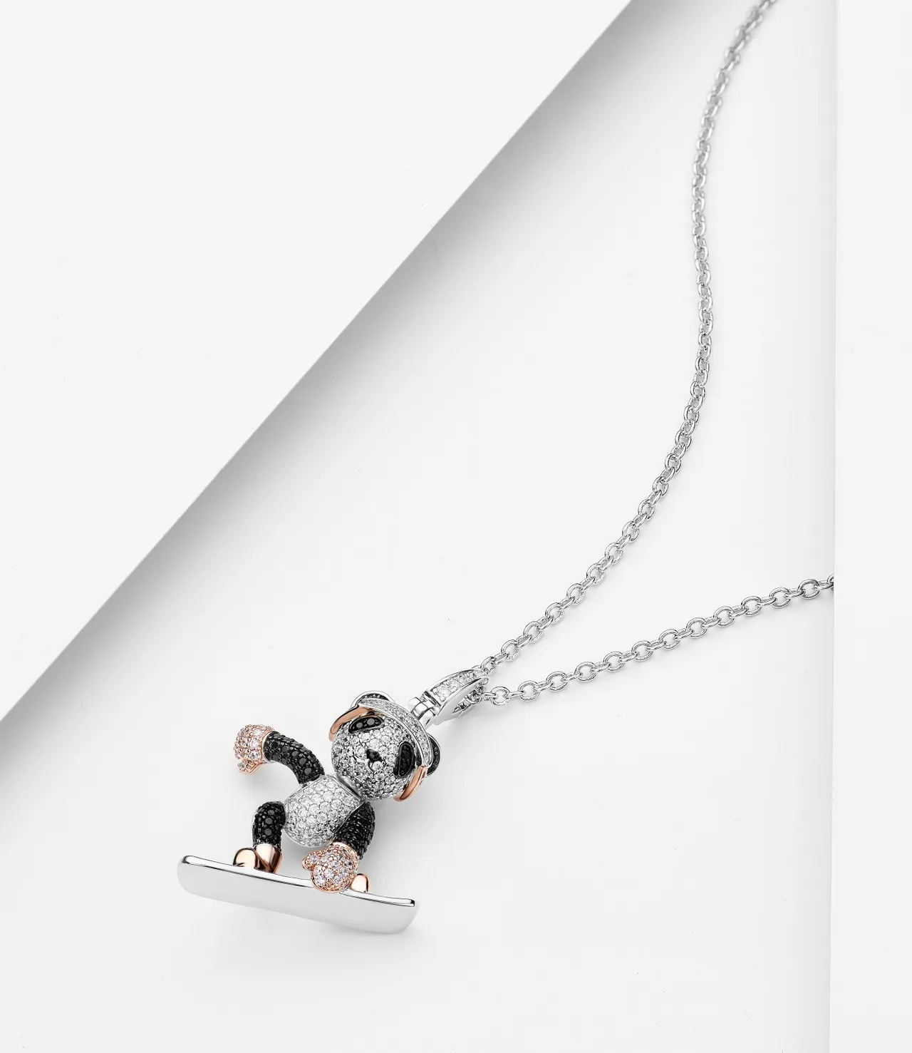 Tiffany & Co. पांडा स्नोबोर्डर Pavé डायमंड और काला जेमस्टोन नेकलेस 2